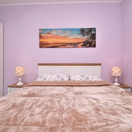 Zizi Apartman *